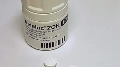 Balení léku Betaloc ZOK s třemi tabletami před ním
